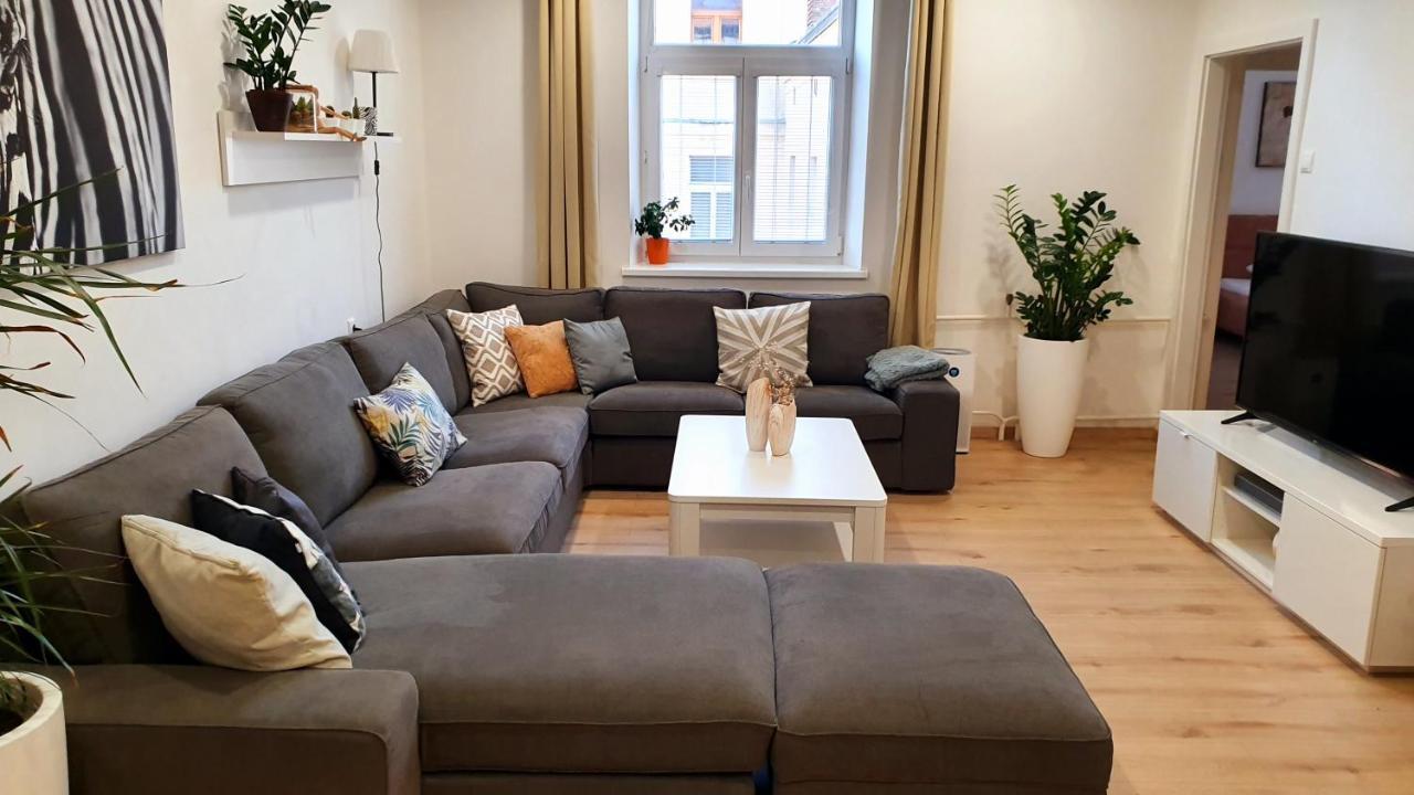 Le Monde Apartment Bratislava - Amazing 5Bdr In Downtown Екстер'єр фото