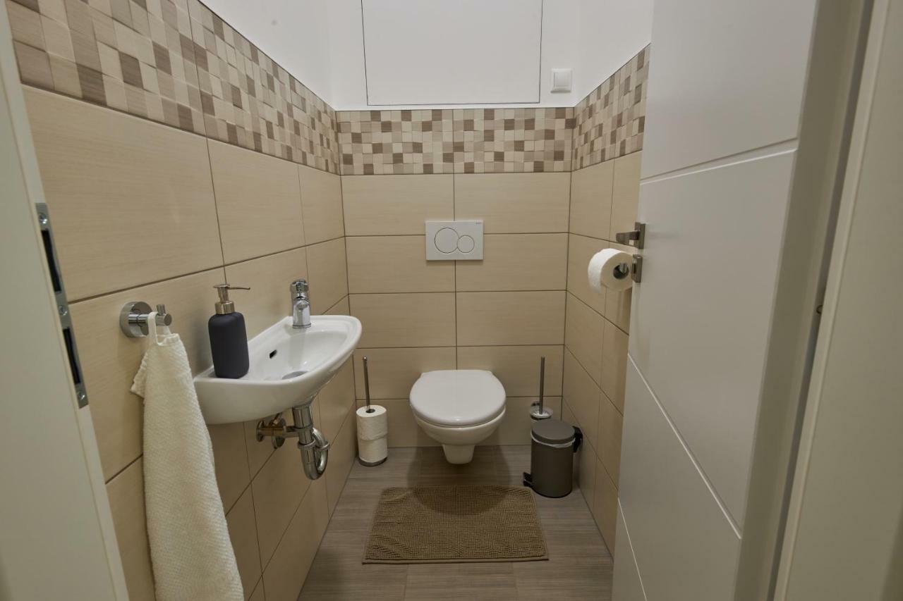 Le Monde Apartment Bratislava - Amazing 5Bdr In Downtown Екстер'єр фото