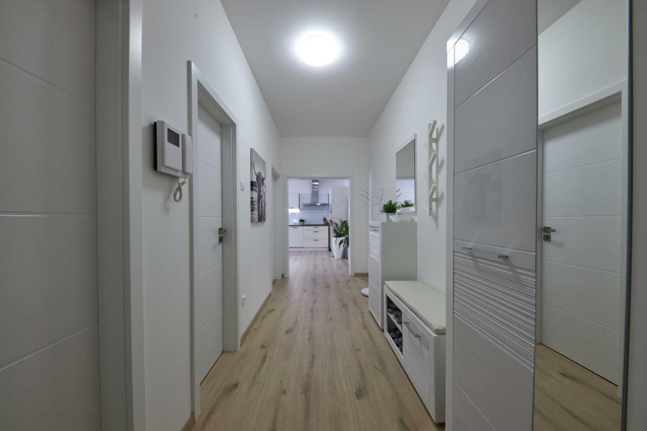 Le Monde Apartment Bratislava - Amazing 5Bdr In Downtown Екстер'єр фото