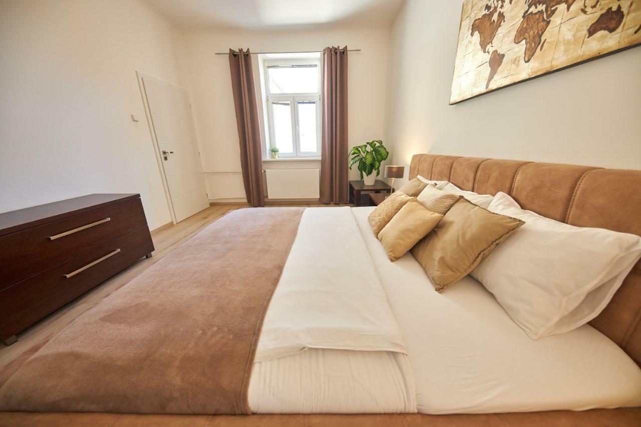 Le Monde Apartment Bratislava - Amazing 5Bdr In Downtown Екстер'єр фото